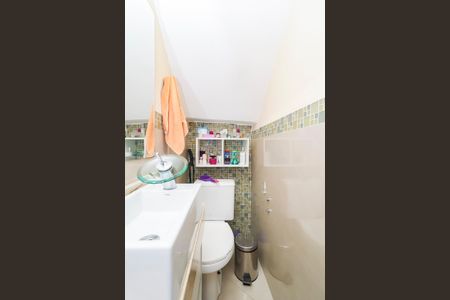 Casa à venda com 86m², 2 quartos e 2 vagasLavabo