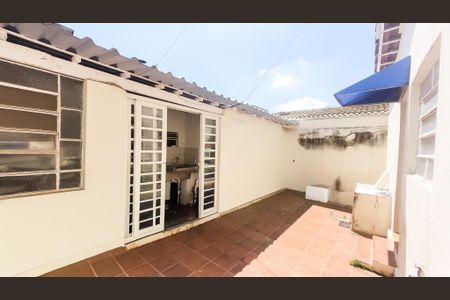 Casa à venda com 85m², 3 quartos e 2 vagasQuintal