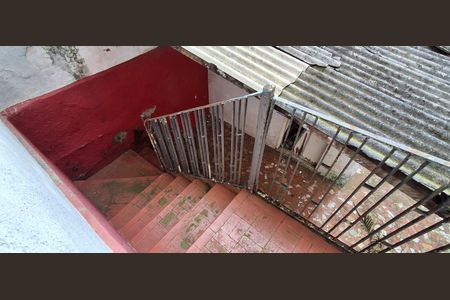 Casa à venda com 250m², 2 quartos e 2 vagasEscada