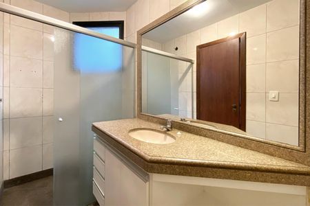 Apartamento à venda com 105m², 3 quartos e 2 vagasBanheiro da Suíte 1