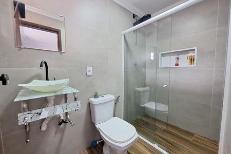 Casa para alugar com 180m², 3 quartos e 1 vaga Casa para alugar com 180m², 3 quartos e 1 vagaBanheiro Social 2