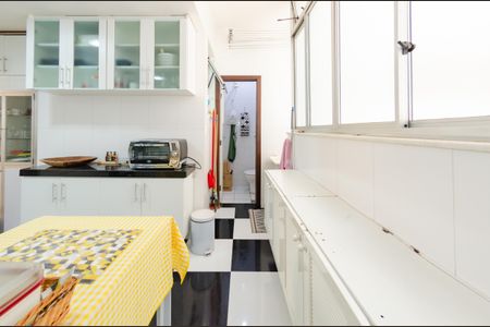 Apartamento à venda com 110m², 3 quartos e 1 vagaÁrea de serviço