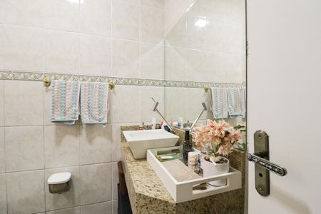 Casa à venda com 100m², 2 quartos e 2 vagas Casa à venda com 100m², 2 quartos e 2 vagasBanheiro da Suíte