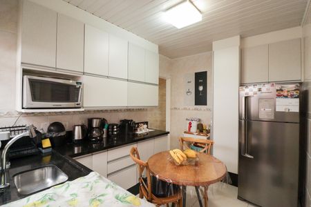 Casa à venda com 100m², 2 quartos e 2 vagas Casa à venda com 100m², 2 quartos e 2 vagasCozinha e Área de Serviço