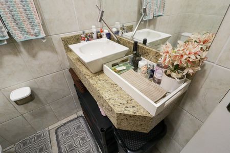 Casa à venda com 100m², 2 quartos e 2 vagas Casa à venda com 100m², 2 quartos e 2 vagasBanheiro da Suíte