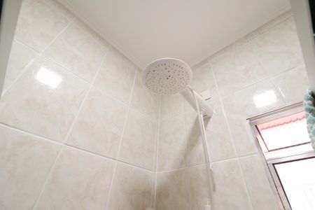 Casa à venda com 100m², 2 quartos e 2 vagas Casa à venda com 100m², 2 quartos e 2 vagasBanheiro da Suíte