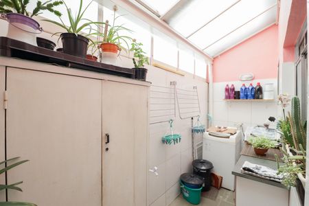 Casa à venda com 100m², 2 quartos e 2 vagas Casa à venda com 100m², 2 quartos e 2 vagasCozinha e Área de Serviço