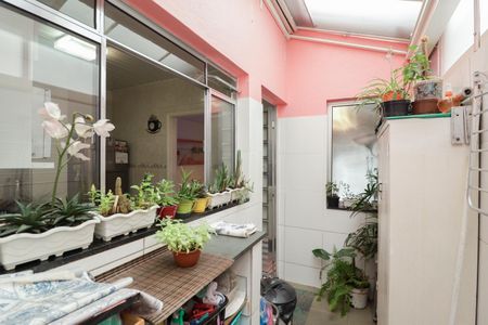 Casa à venda com 100m², 2 quartos e 2 vagas Casa à venda com 100m², 2 quartos e 2 vagasCozinha e Área de Serviço