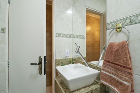 Casa à venda com 100m², 2 quartos e 2 vagas Casa à venda com 100m², 2 quartos e 2 vagasBanheiro Social