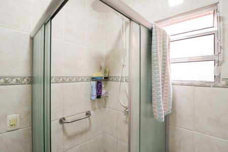 Casa à venda com 100m², 2 quartos e 2 vagas Casa à venda com 100m², 2 quartos e 2 vagasBanheiro da Suíte