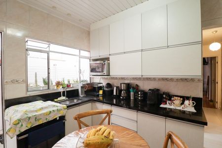 Casa à venda com 100m², 2 quartos e 2 vagas Casa à venda com 100m², 2 quartos e 2 vagasCozinha e Área de Serviço