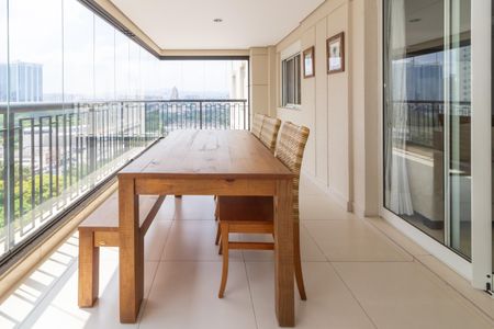 Apartamento à venda com 160m², 3 quartos e 2 vagasVaranda