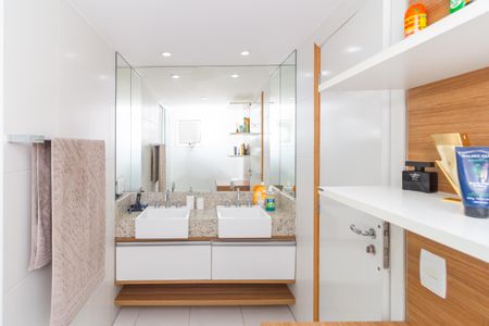 Apartamento à venda com 160m², 3 quartos e 2 vagasBanheiro da Suíte