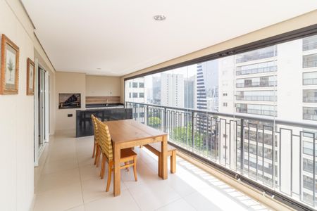 Apartamento à venda com 160m², 3 quartos e 2 vagasVaranda