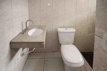 Casa para alugar com 80m², 2 quartos e 1 vaga Casa para alugar com 80m², 2 quartos e 1 vagaBanheiro da Suíte