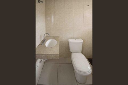 Casa para alugar com 80m², 2 quartos e 1 vaga Casa para alugar com 80m², 2 quartos e 1 vagaBanheiro da Suíte