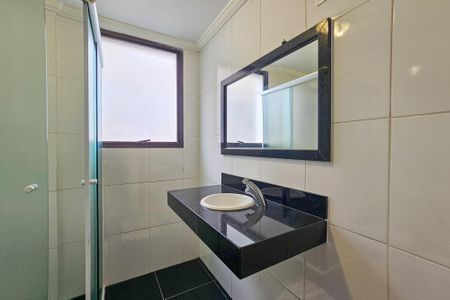 Apartamento para alugar com 100m², 3 quartos e 1 vagaBanheiro da suíte