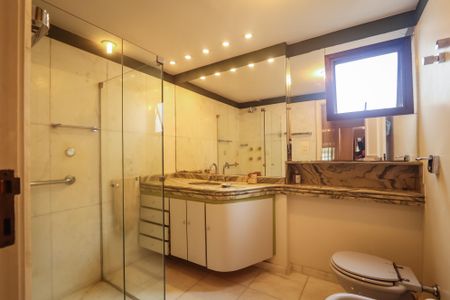 Apartamento para alugar com 205m², 3 quartos e 4 vagasBanheiro da Suíte 1