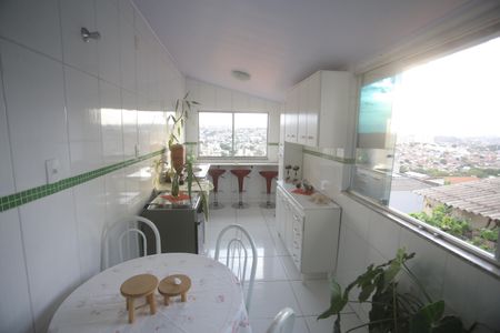 Casa à venda com 180m², 4 quartos e 1 vagaCozinha segundo andar