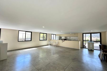 Apartamento à venda com 70m², 2 quartos e 1 vaga Apartamento à venda com 70m², 2 quartos e 1 vagaÁrea comum - Salão de festas