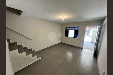 Casa à venda com 68m², 2 quartos e 1 vaga