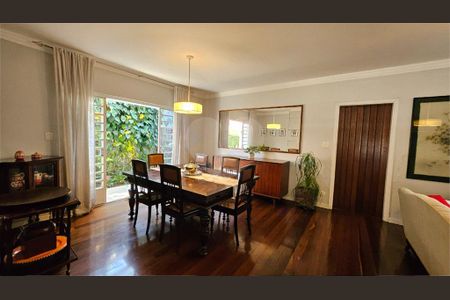 Casa à venda com 3 quartos, 372m² em Vila Cordeiro, São Paulo