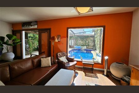 Casa à venda com 3 quartos, 372m² em Vila Cordeiro, São Paulo