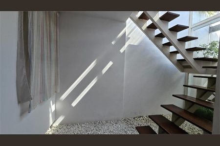 Casa à venda com 3 quartos, 372m² em Vila Cordeiro, São Paulo