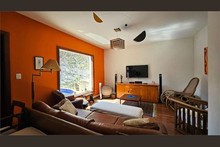 Casa à venda com 3 quartos, 372m² em Vila Cordeiro, São Paulo