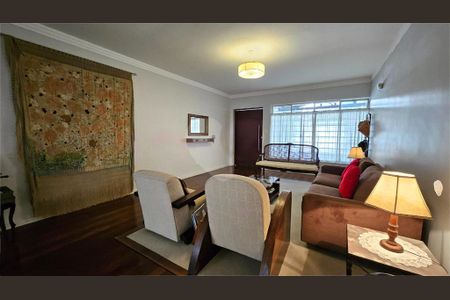 Casa à venda com 3 quartos, 372m² em Vila Cordeiro, São Paulo