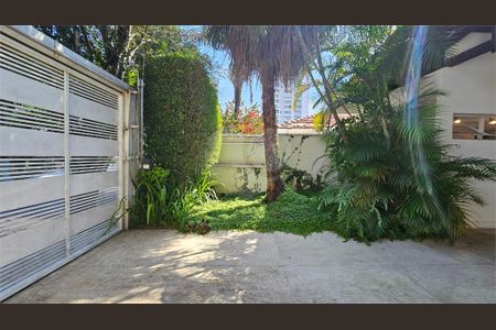Casa à venda com 3 quartos, 372m² em Vila Cordeiro, São Paulo