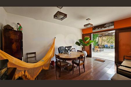 Casa à venda com 3 quartos, 372m² em Vila Cordeiro, São Paulo