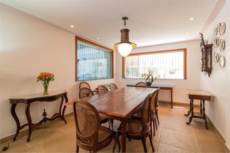 Casa à venda com 4 quartos, 247m² em Campo Belo, São Paulo