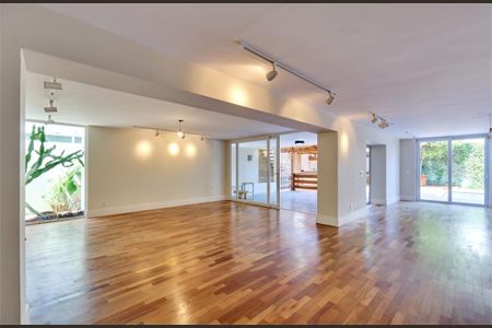 Casa à venda com 5 quartos, 345m² em Chácara Santo Antônio (Zona Sul), São Paulo