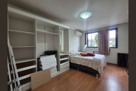 Apartamento à venda com 314m², 4 quartos e 3 vagasQuarto 