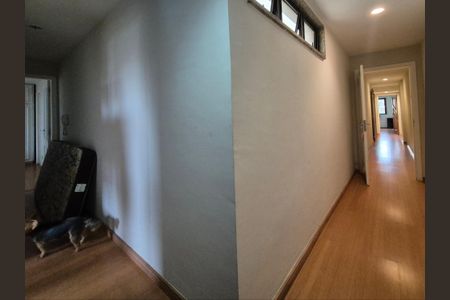 Apartamento à venda com 314m², 4 quartos e 3 vagasCorredor 