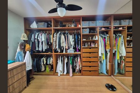 Apartamento à venda com 314m², 4 quartos e 3 vagasCloset suite 1