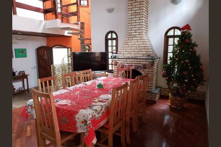 Casa à venda com 247m², 4 quartos e 6 vagas