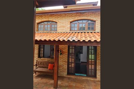 Casa à venda com 247m², 4 quartos e 6 vagas