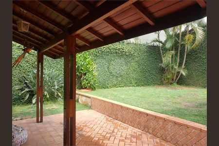 Casa à venda com 247m², 4 quartos e 6 vagas