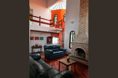 Casa à venda com 247m², 4 quartos e 6 vagas