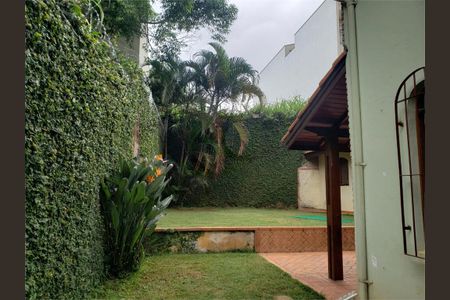 Casa à venda com 247m², 4 quartos e 6 vagas