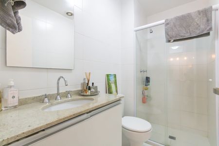 Banheiro de apartamento à venda com 1 quarto, 41m² em Umuarama, Osasco