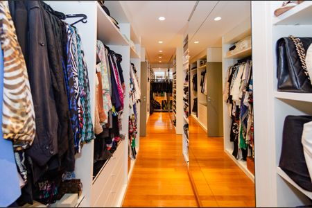 Apartamento à venda com 398m², 4 quartos e 5 vagasCloset Suíte 3