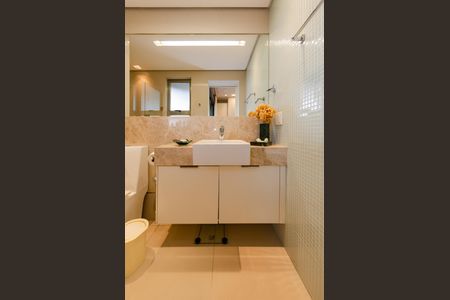 Apartamento à venda com 398m², 4 quartos e 5 vagasBanheiro suíte 2