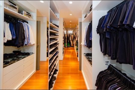 Apartamento à venda com 398m², 4 quartos e 5 vagasCloset Suíte 3