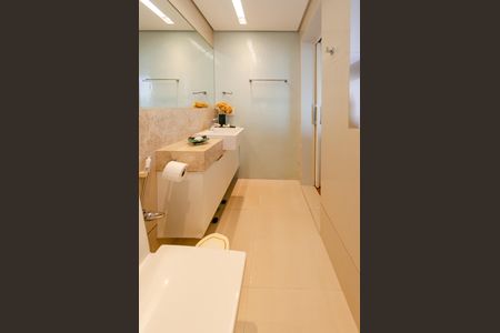 Apartamento à venda com 398m², 4 quartos e 5 vagasBanheiro suíte 2