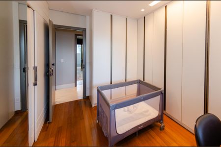 Apartamento à venda com 398m², 4 quartos e 5 vagasCloset Suíte 2