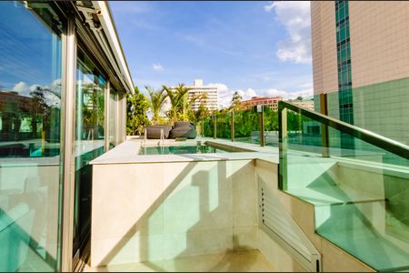 Apartamento à venda com 398m², 4 quartos e 5 vagasÁrea externa