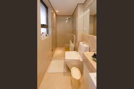 Apartamento à venda com 398m², 4 quartos e 5 vagasBanheiro suíte 2